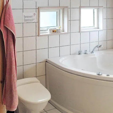 10 Person In Idestrup Bøtø By