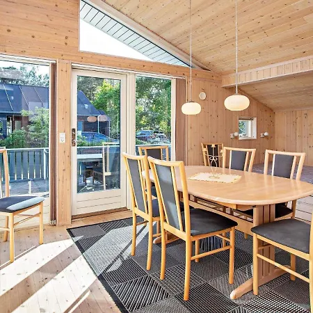 10 Person In Idestrup Tatil Evi Bøtø By