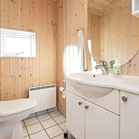 10 Person In Idestrup Bøtø By
